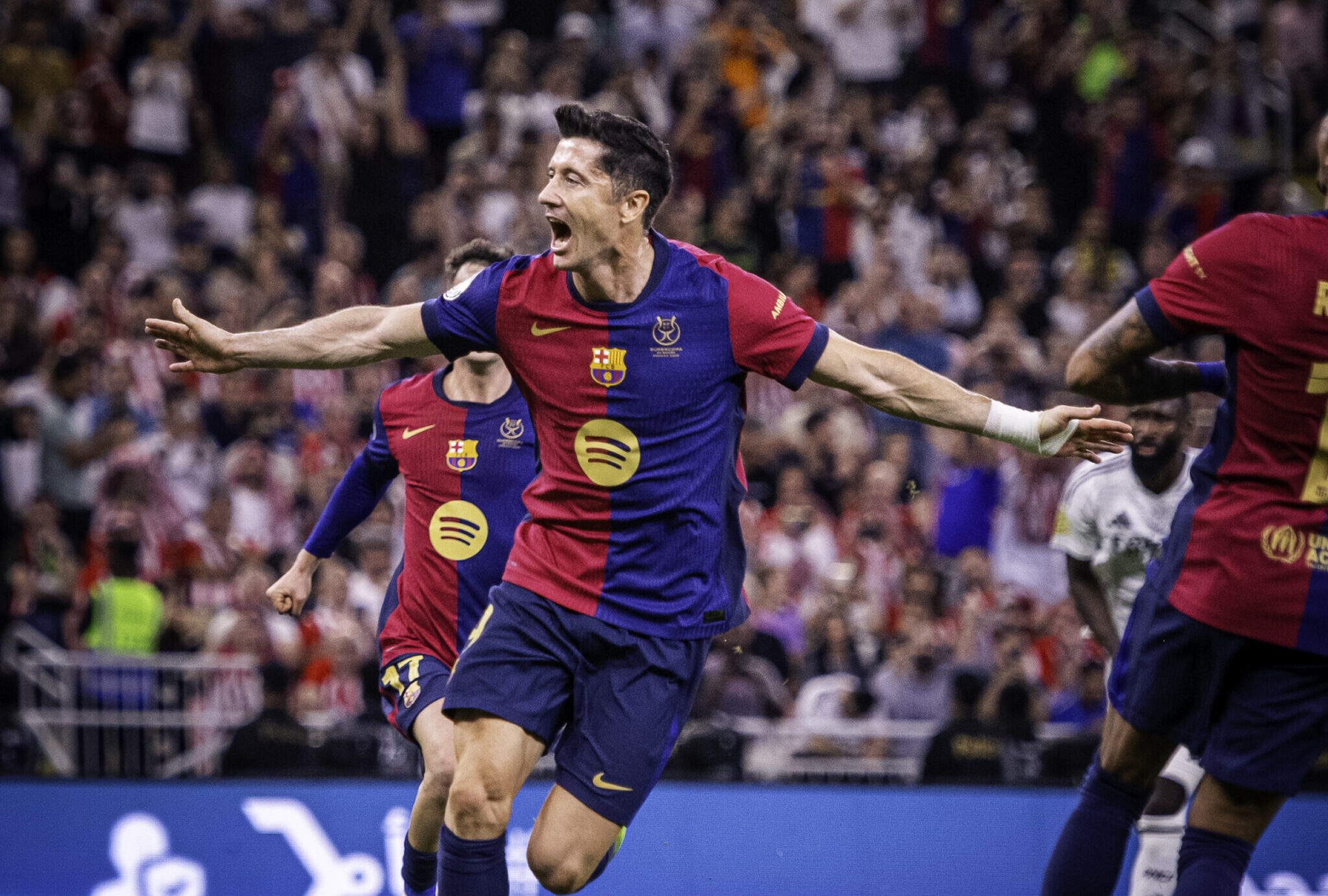 برشلونة يسحق ريال مدريد بخماسية ويتوج بلقب كأس السوبر الإسباني 2025