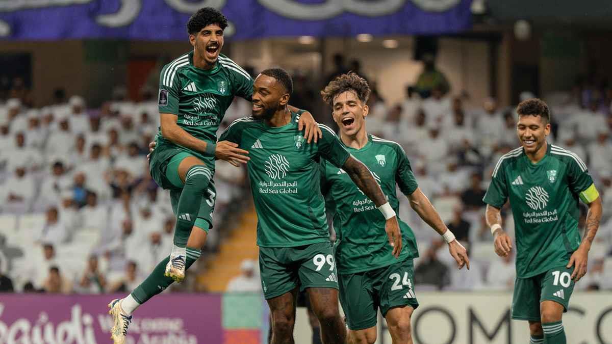 معلق مباراة الأهلي والشباب اليوم الجمعة في الدوري السعودي 2025 والقنوات الناقلة